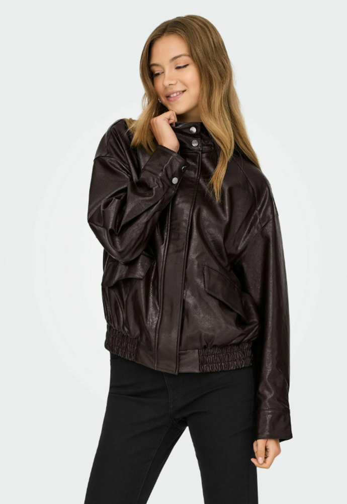 Bunda s komínovým límcem, H&M, 979 Kč
 
