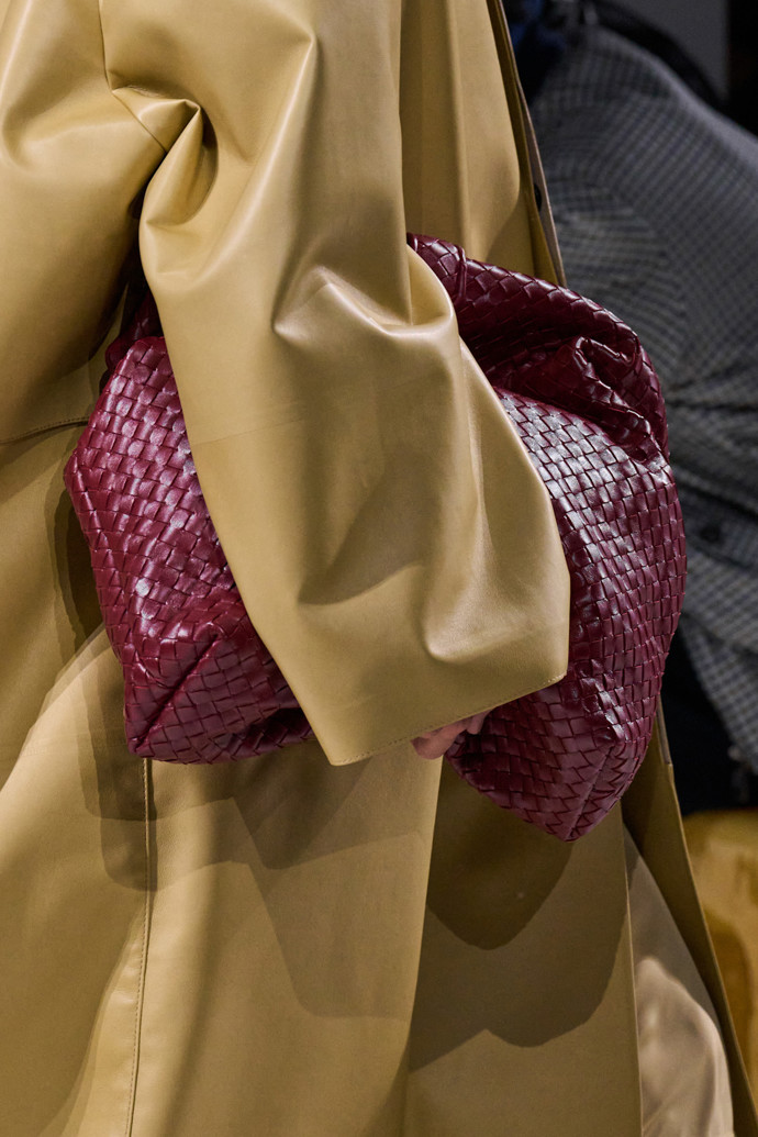 Bottega Veneta ve vínové barvě
Bottega Veneta ve vínové barvě