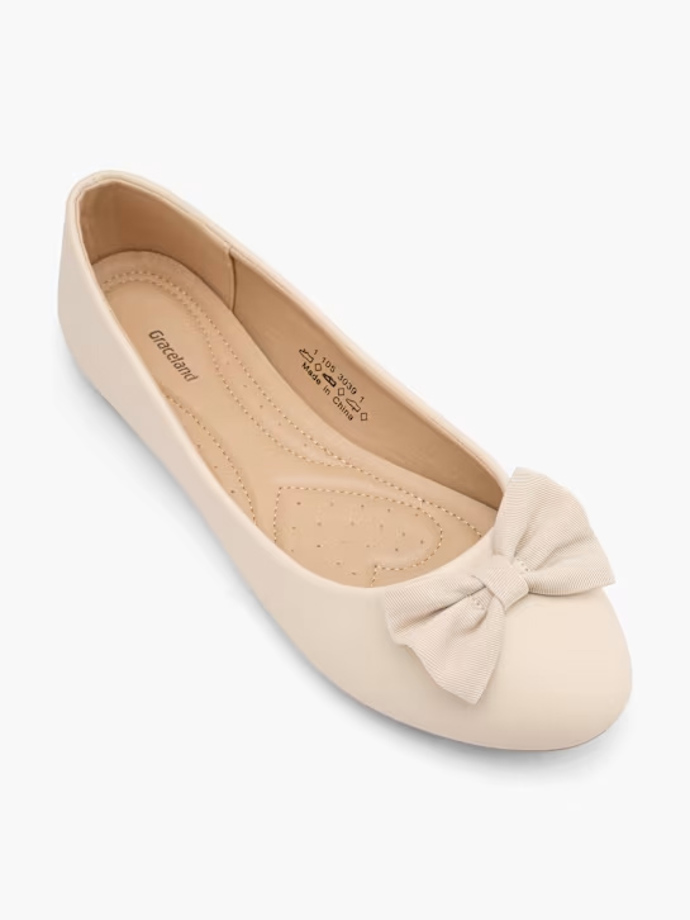 Krémové baleríny, Deichmann, 399 Kč

