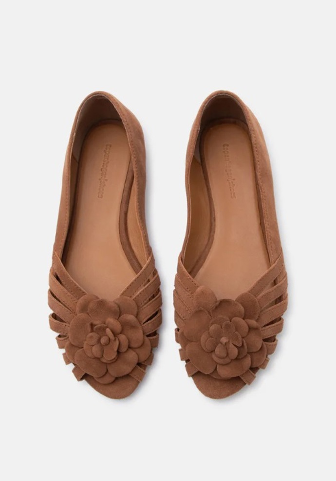 Balerínky s květinou, Copenhagen Shoes, 2 390 Kč
