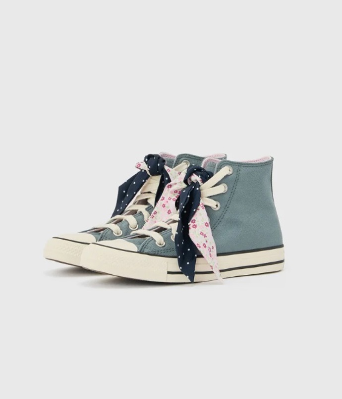 Plátěné tenisky s mašlemi, Converse, 2 020 Kč
