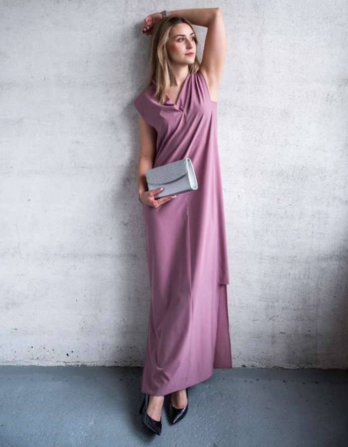 Starorůžové splývavé šaty, EM everyday fashion, 2590 Kč
Starorůžové splývavé šaty, EM everyday fashion, 2590 Kč