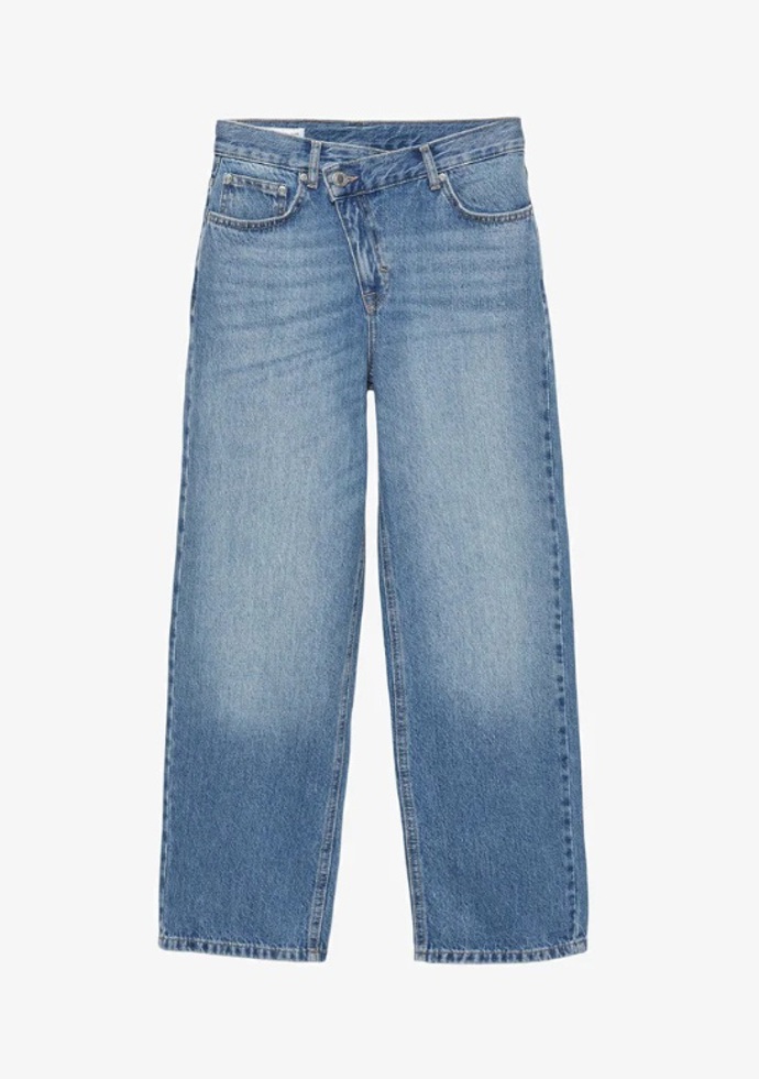 Rovné džíny, PULL&BEAR, 849 Kč
