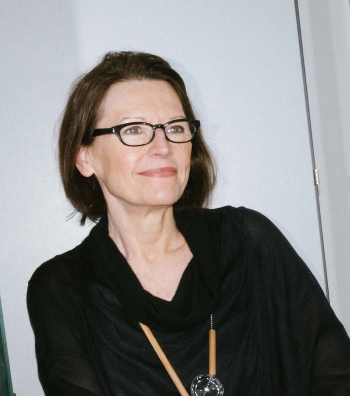 Do Síně slávy českého designu byla uvedena designérka, autorka studiových šperků, architektka, multidisciplinární umělkyně a dlouholetá pedagožka Eva Eisler.
