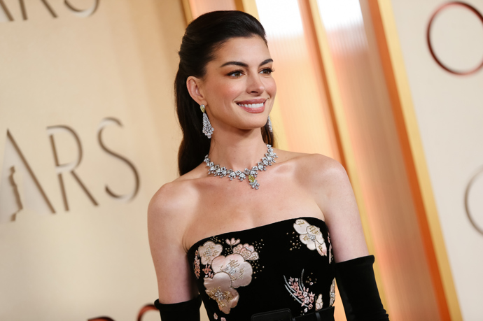 Anne Hathaway byla dokonalá – takto si představujeme oscarový look
