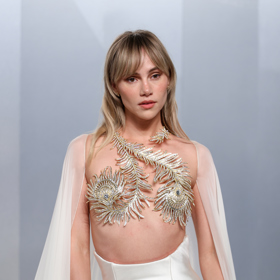 Suki Waterhouse v šatech od Tamary Ralph

