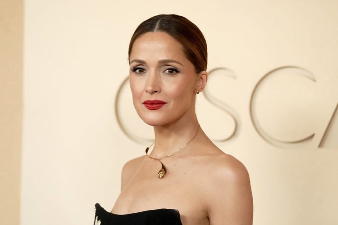 Rose Byrne sladila celý look do elegantního stylu
