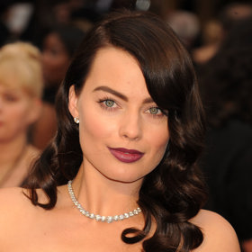 Vlasy nahnědo si Margot Robbie obarvila v roce 2014 kvůli natáčení sci-fi Z for Zachariah
