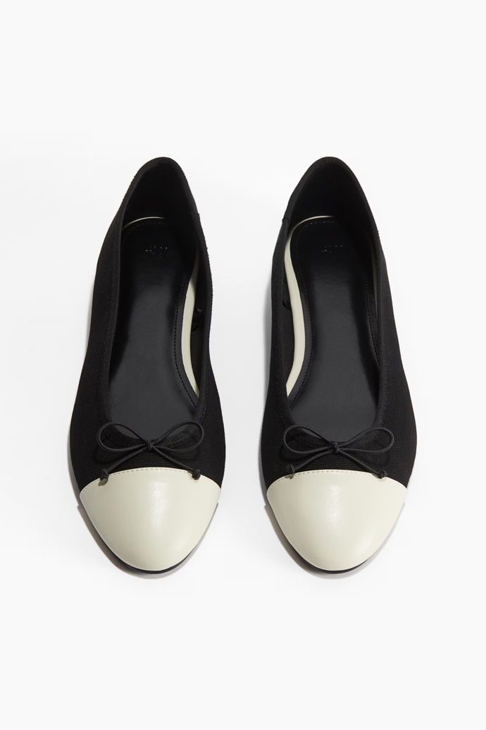 Černo-bílé baleríny, H&M, 479 Kč
Černo-bílé baleríny, H&M, 479 Kč