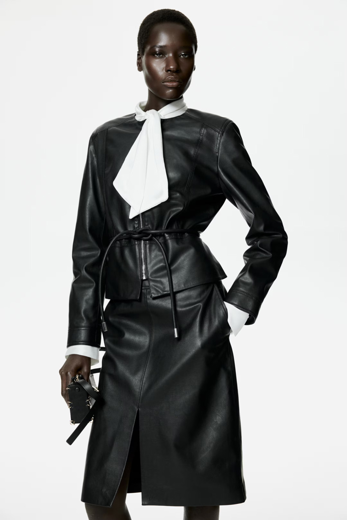 Kožená bunda peplum s páskem, H&M, 1459 Kč
