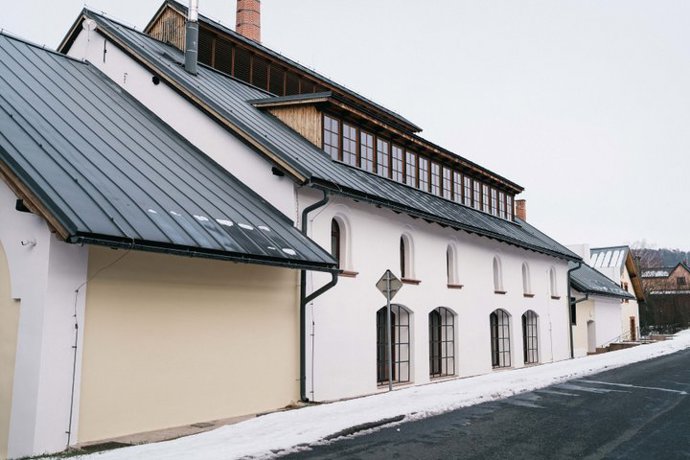Dveře se znovu otevřely veřejnosti v roce 2014, symbolicky 130 let od prvního zapálení sklářské pece. Od té doby se prostor proměňuje dál. 

