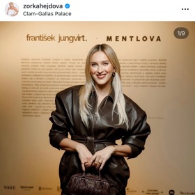 Základem jejího šatníku je i kožená bunda od Ivany Mentlové
