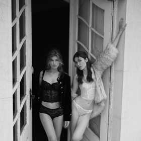 Korzetová podprsenka Braelle Intimates, 6 250 Kč
