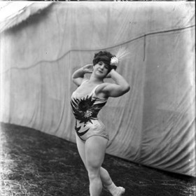 Katie Sandwina v roce 1912
