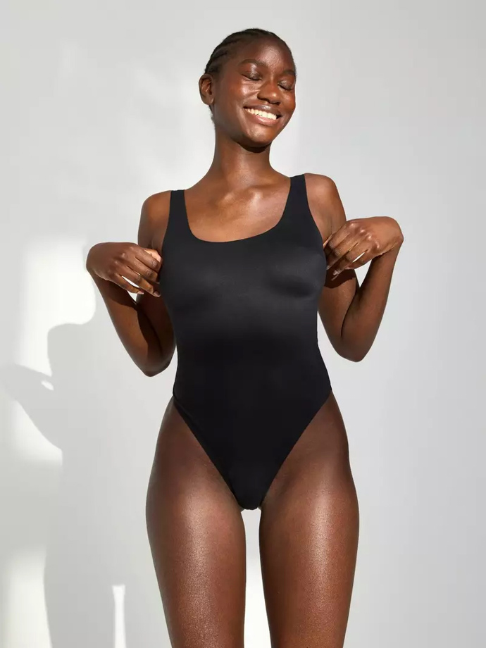 Tvarující body, Lindex, 1400 Kč
