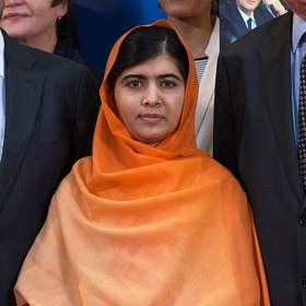 Spolu se svým otcem založila organizaci Malala Fund, která podporuje vzdělávání dívek po celém světě. Nadace financuje projekty v zemích, kde miliony dívek stále nemají přístup ke škole.
