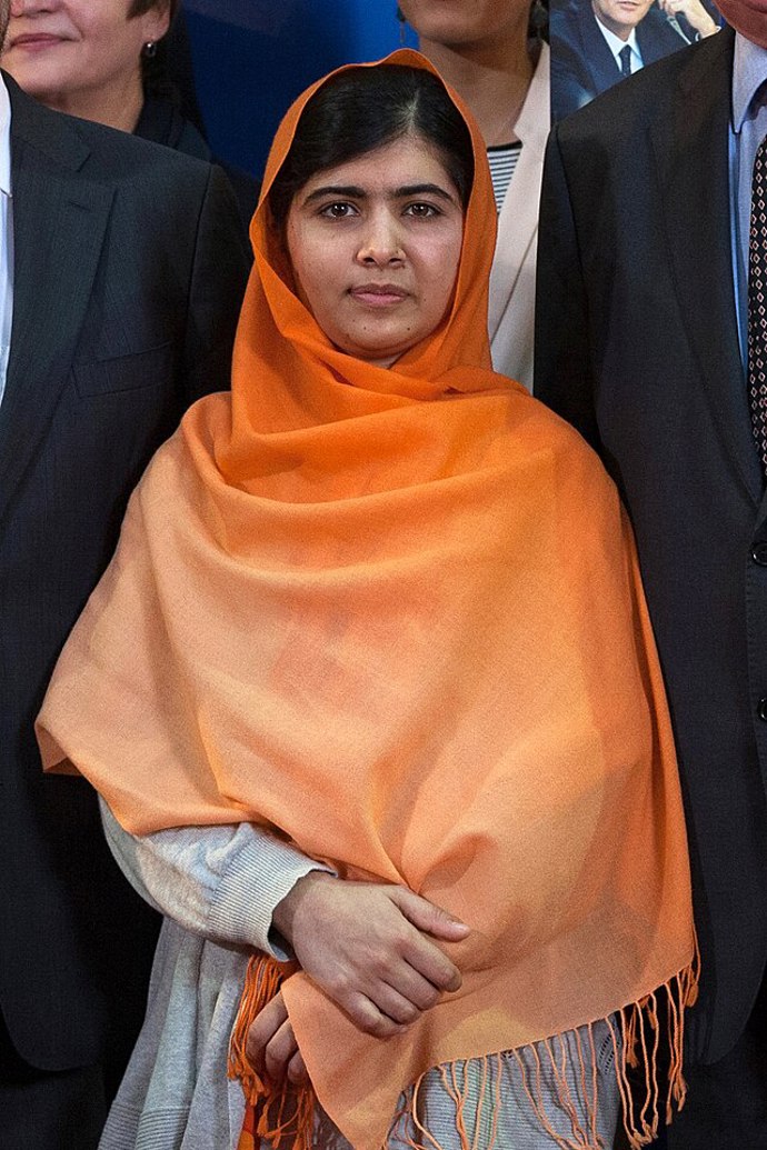 Spolu se svým otcem založila organizaci Malala Fund, která podporuje vzdělávání dívek po celém světě. Nadace financuje projekty v zemích, kde miliony dívek stále nemají přístup ke škole.
