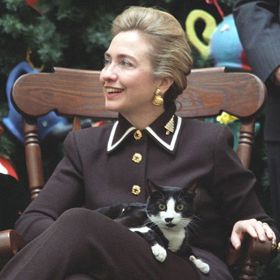 Hillary Clintonová se dlouhodobě věnuje otázkám rovnosti žen a mužů. Na mezinárodní konferenci v Pekingu v roce 1995 pronesla slavnou větu, že práva žen jsou lidská práva.
