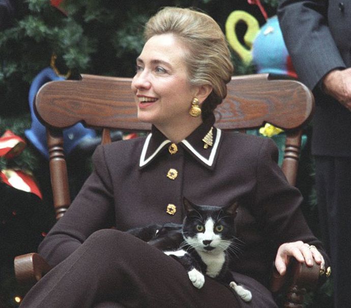 Hillary Clintonová se dlouhodobě věnuje otázkám rovnosti žen a mužů. Na mezinárodní konferenci v Pekingu v roce 1995 pronesla slavnou větu, že práva žen jsou lidská práva.
