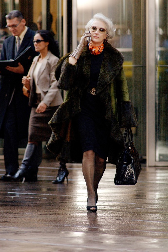 Meryl Streep v prvním díle v roce 2006. Jak vidíte, tento nadčasový model se dá obléci i dnes
Meryl Streep v prvním díle v roce 2006. Jak vidíte, tento nadčasový model se dá obléci i dnes