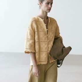 Háčkovaný kardigan, Massimo Dutti, 2 399 Kč
Háčkovaný kardigan, Massimo Dutti, 2 399 Kč