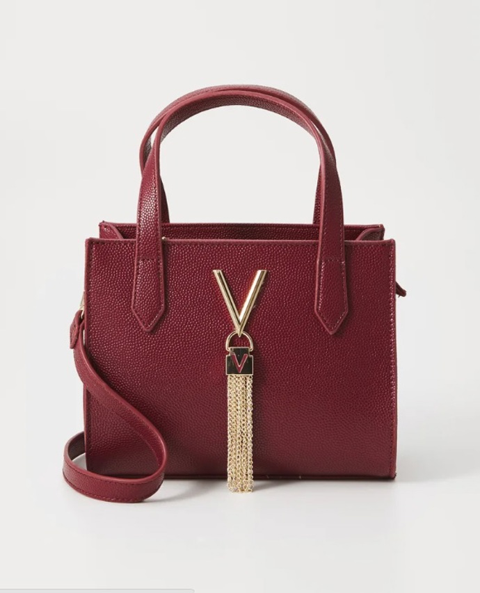 Kabelka se střapci, Valentino Bags, 2 500 Kč
Kabelka se střapci, Valentino Bags, 2 500 Kč