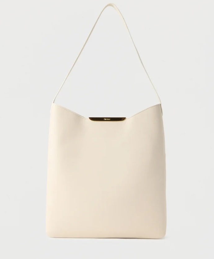 Minimalistická kabelka, Elleme, 10 340 Kč
Minimalistická kabelka, Elleme, 10 340 Kč