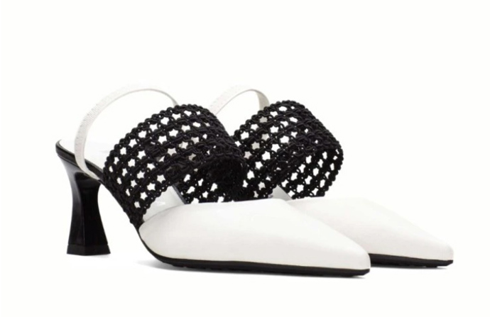 Černo-bílé lodičky, Shoe Republic, 3499 Kč
Černo-bílé lodičky, Shoe Republic, 3499 Kč