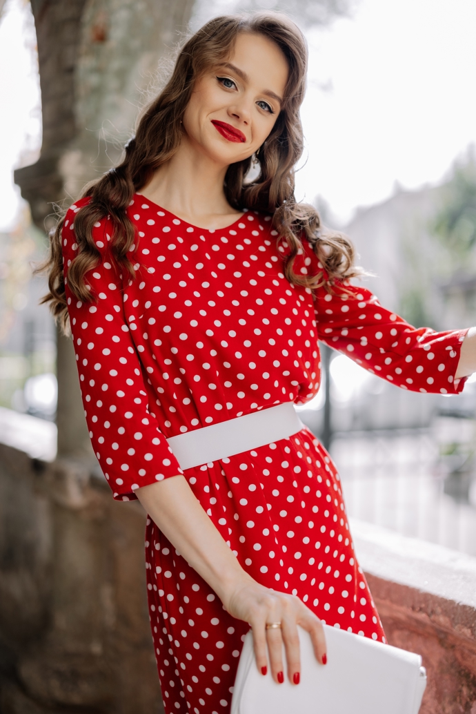 Nosit se bude i sytě červená. V kombinaci s Polka Dots vypadá na šatech naprosto skvěle. 
