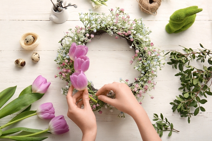 Tulipány jsou klasické jarní květiny a na jarní věnec se hodí skvěle.
Tulipány jsou klasické jarní květiny a na jarní věnec se hodí skvěle.