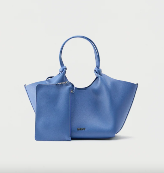 Kabelka Paula, DKNY, 2 848 Kč (umělá kůže), prodává Zalando
Kabelka Paula, DKNY, 2 848 Kč (umělá kůže), prodává Zalando
