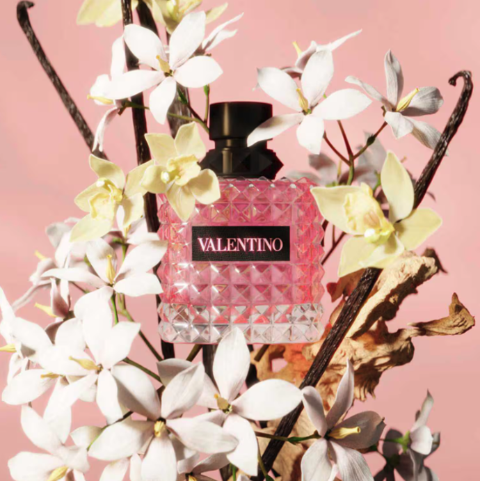 Parfémovaná voda Donna Born in Roma, Valentino, 2280 Kč (30 ml), prodává Sephora
Parfémovaná voda Donna Born in Roma, Valentino, 2280 Kč (30 ml), prodává Sephora