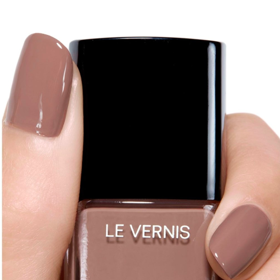Lak na nehty, Chanel, 949 Kč
