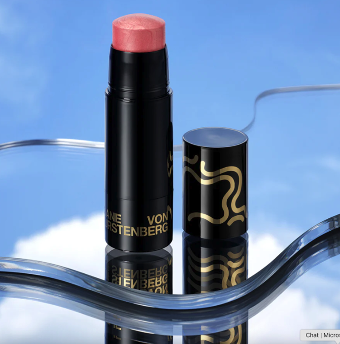 Krémová tvářenka Estée Lauder x Diane von Furstenberg,  759 Kč, dvf.com

