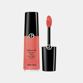 Krémová tvářenka Luminous Silk Cheek Tint, Giorgio Armani, 1 649 Kč, odstín Cosmic Crush, prodává Douglas
