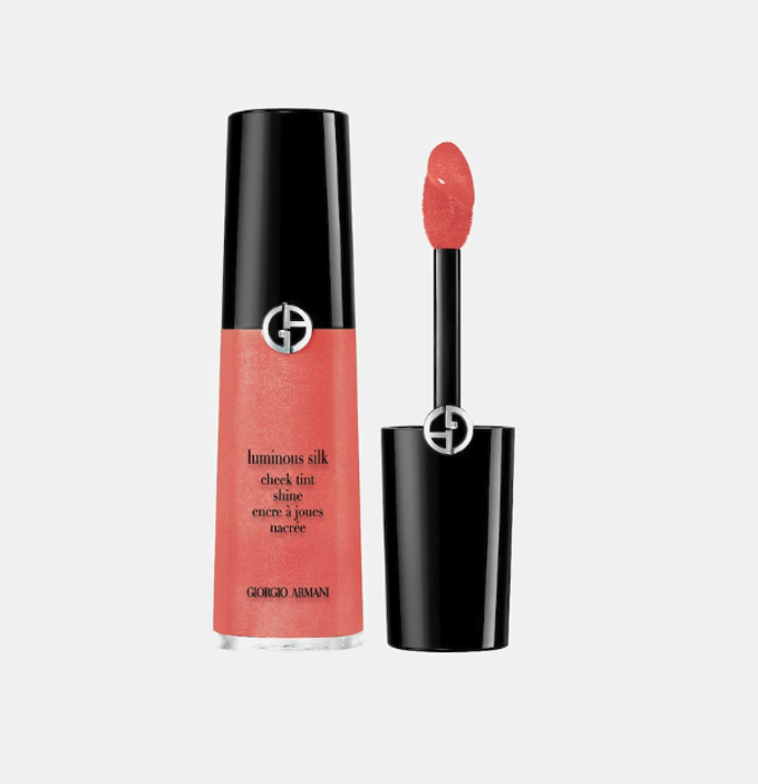 Krémová tvářenka Luminous Silk Cheek Tint, Giorgio Armani, 1 649 Kč, odstín Cosmic Crush, prodává Douglas
