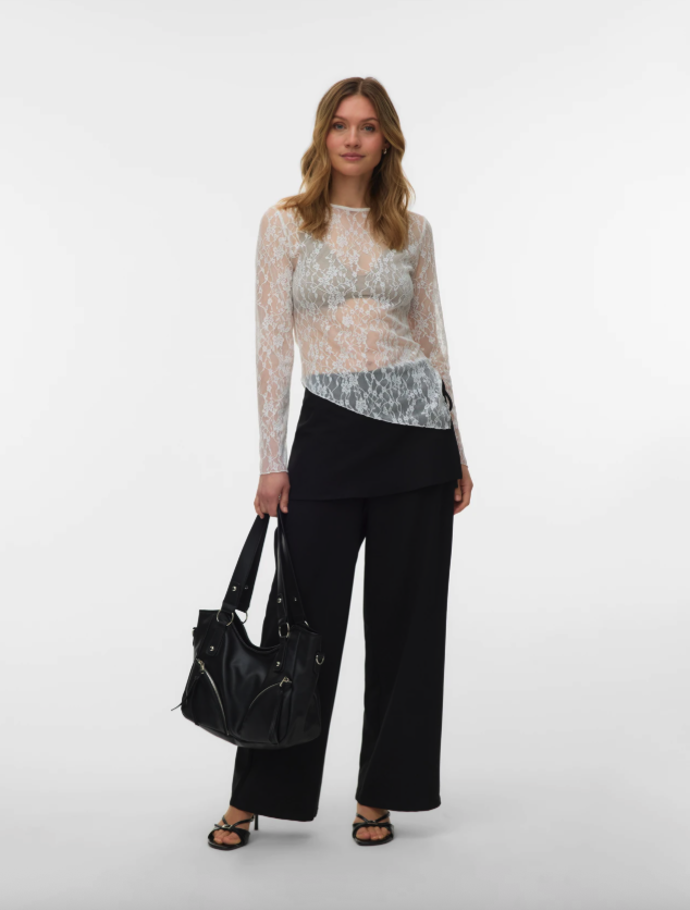 Krajkový top Vero Moda, 649 Kč
