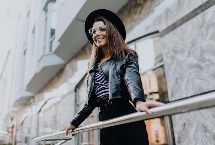 Je to typ oblečení, který se snadno kombinuje a dokáže dodat outfitu výraz.
Je to typ oblečení, který se snadno kombinuje a dokáže dodat outfitu výraz.