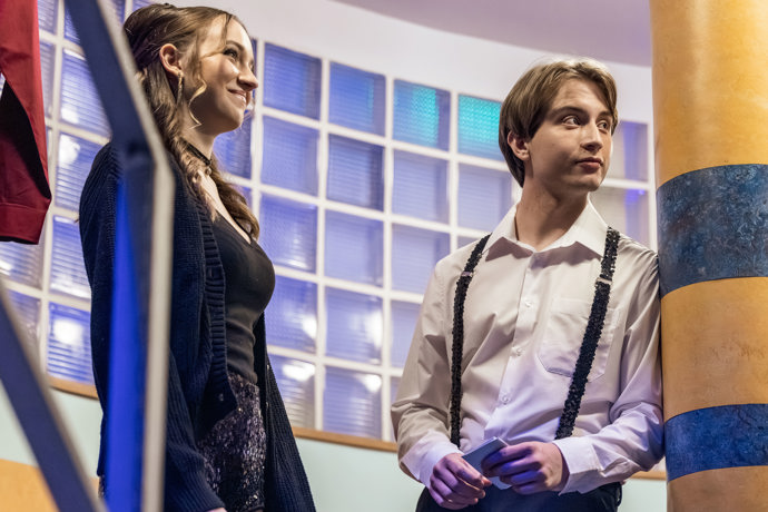 Nekonečný seriál Ulice sleduje dramatické osudy několika rodin žijících v sousedství
