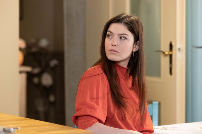 Nekonečný seriál Ulice sleduje dramatické osudy několika rodin žijících v sousedství
