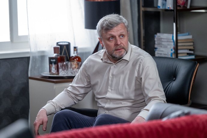 Nekonečný seriál Ulice sleduje dramatické osudy několika rodin žijících v sousedství
