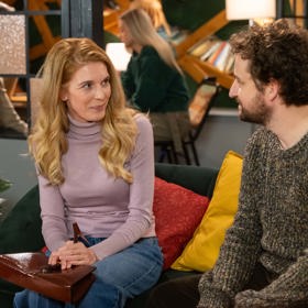 Nekonečný seriál Ulice sleduje dramatické osudy několika rodin žijících v sousedství
