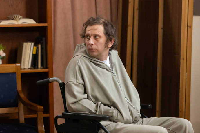 Nekonečný seriál Ulice sleduje dramatické osudy několika rodin žijících v sousedství
