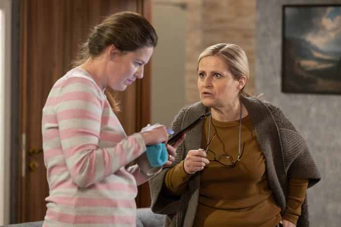 Nekonečný seriál Ulice sleduje dramatické osudy několika rodin žijících v sousedství
