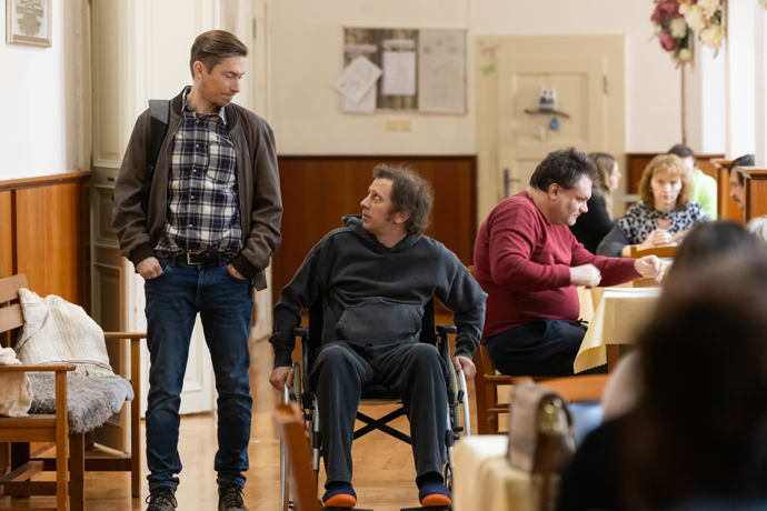 Nekonečný seriál Ulice sleduje dramatické osudy několika rodin žijících v sousedství
