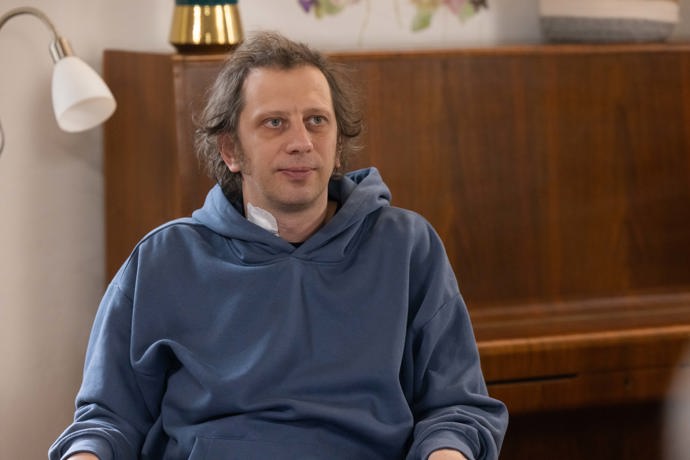 Nekonečný seriál Ulice sleduje dramatické osudy několika rodin žijících v sousedství
