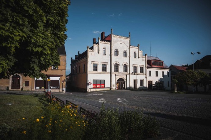 Otevřou se také dveře historického Ungrova domu v Hodkovicích nad Mohelkou, který fungoval jako centrum obchodu se sklem.
