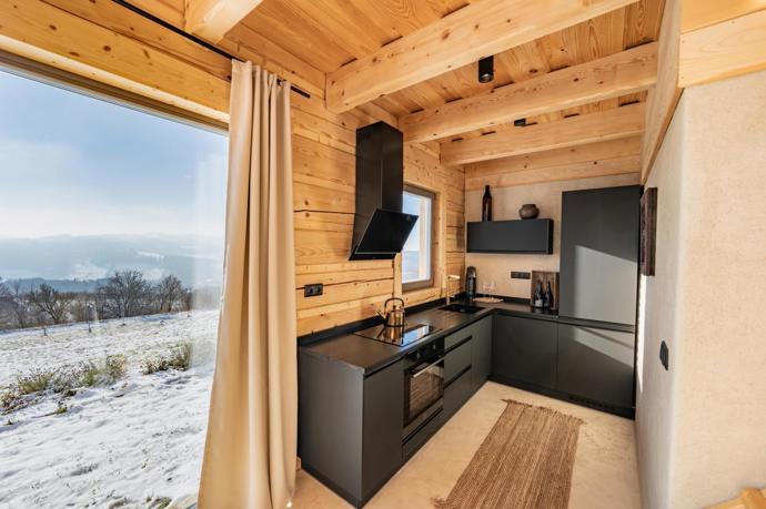 Součástí apartmánů je plně zařízená kuchyň.

