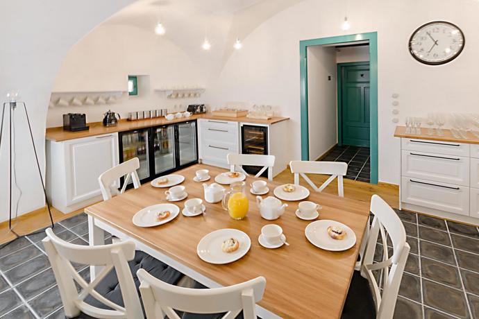 Součástí jsou dva rodinné apartmány.
