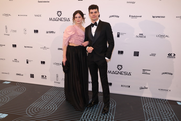 Filip Březina v tradičním černém obleku
